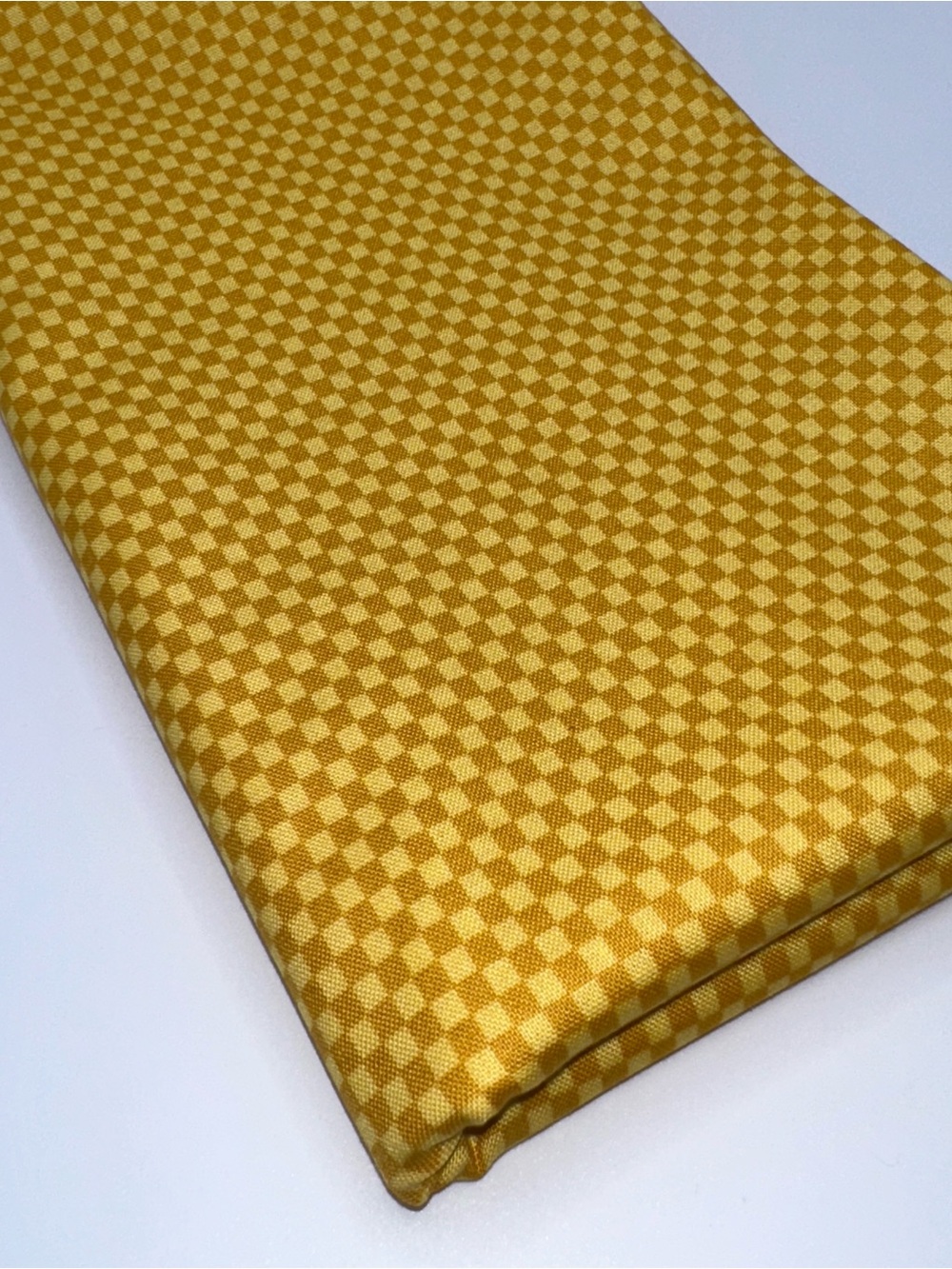 Kaleidoscope by Connecting Threads in Gold Checks